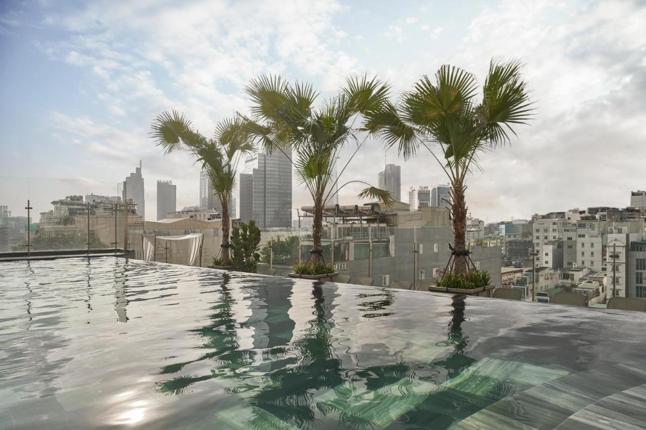 La Siesta Premium Saigon Hotel Ho Chi Minh City Bagian luar foto View from the rooftop pool