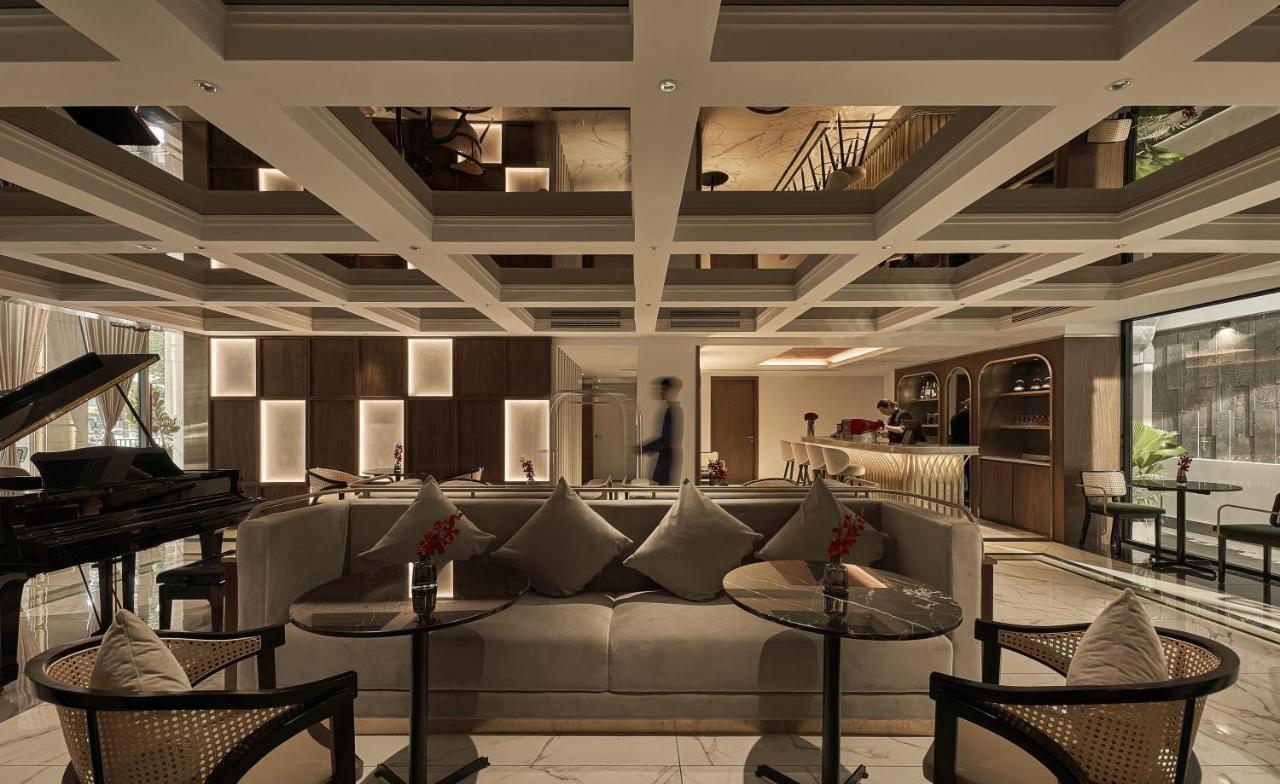 La Siesta Premium Saigon Hotel Ho Chi Minh City Bagian luar foto The interior of the lounge
