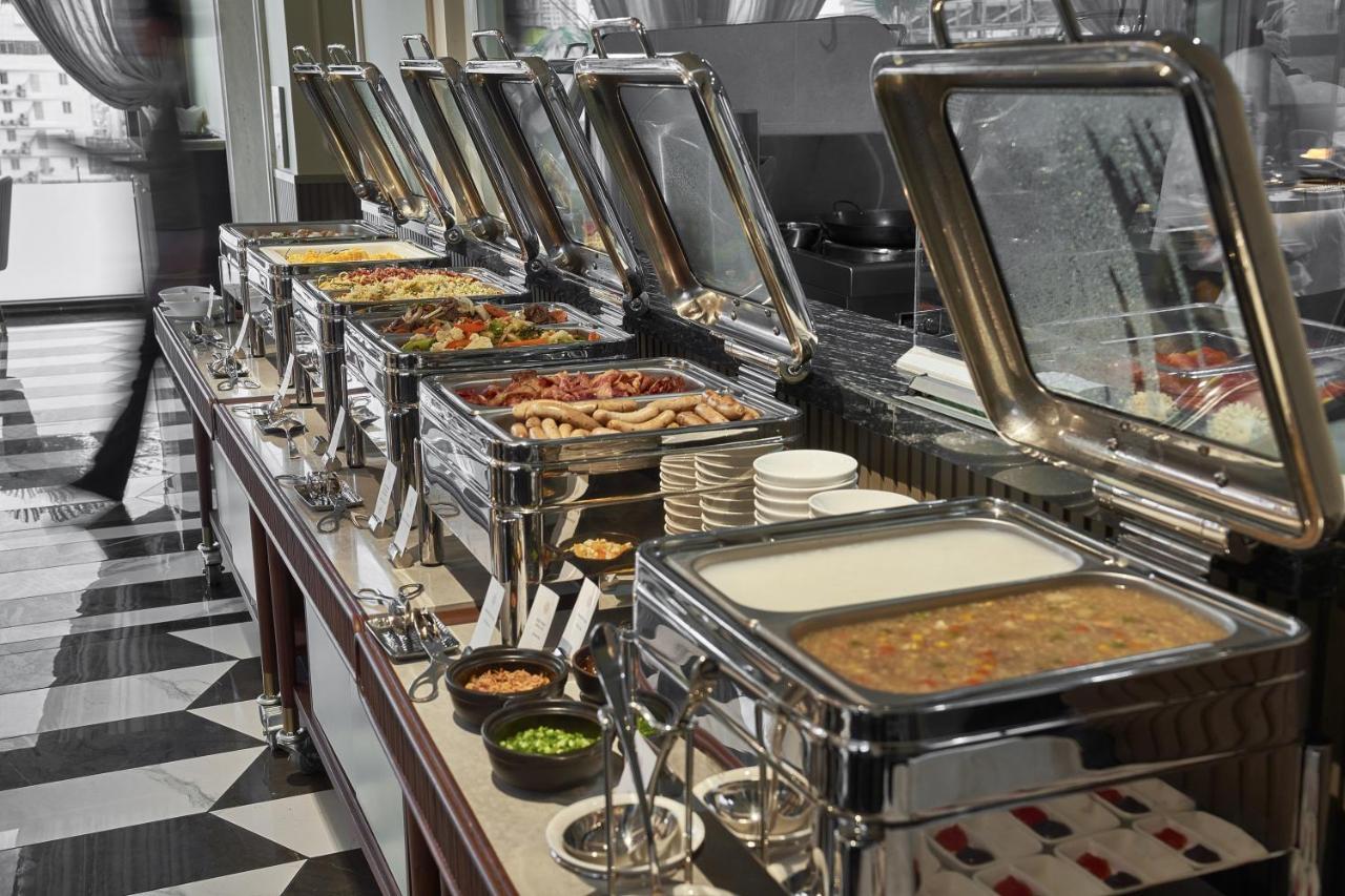 La Siesta Premium Saigon Hotel Ho Chi Minh City Bagian luar foto A buffet