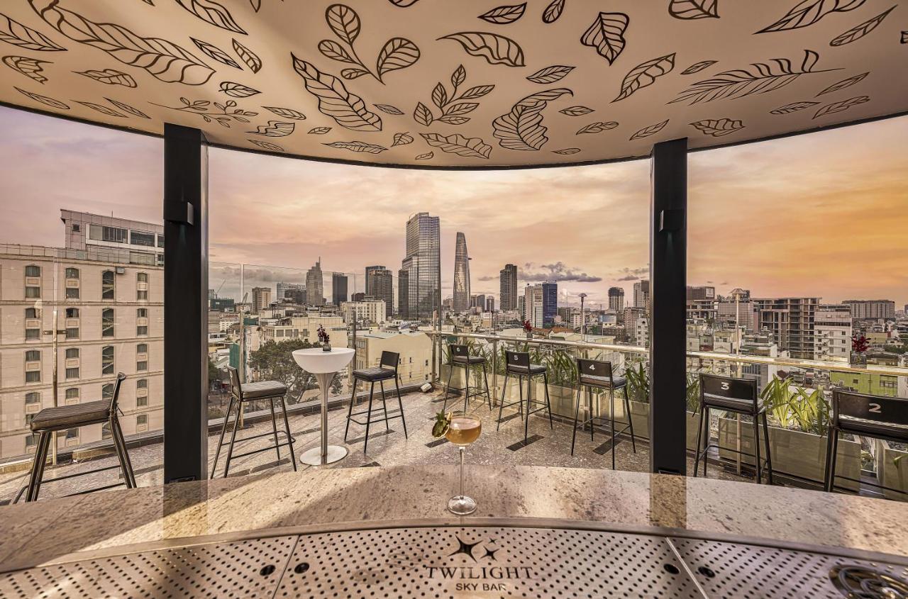 La Siesta Premium Saigon Hotel Ho Chi Minh City Bagian luar foto The rooftop bar at the hotel