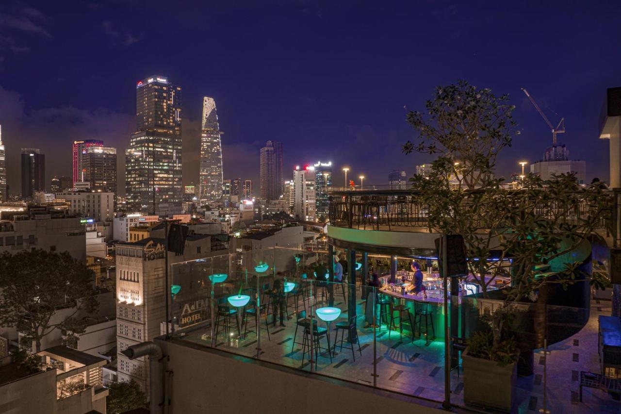La Siesta Premium Saigon Hotel Ho Chi Minh City Bagian luar foto View from the rooftop bar