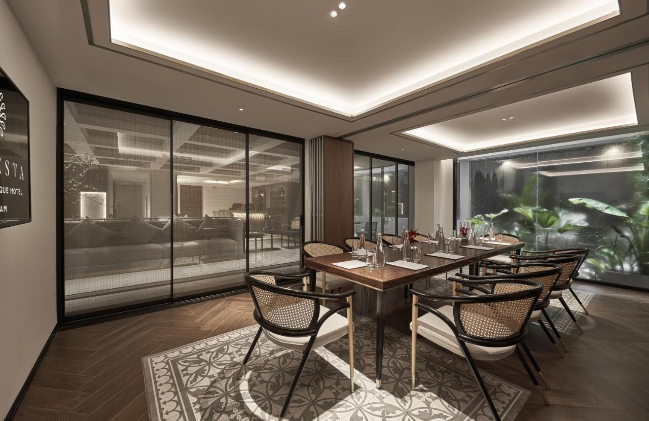 La Siesta Premium Saigon Hotel Ho Chi Minh City Bagian luar foto The interior of the restaurant