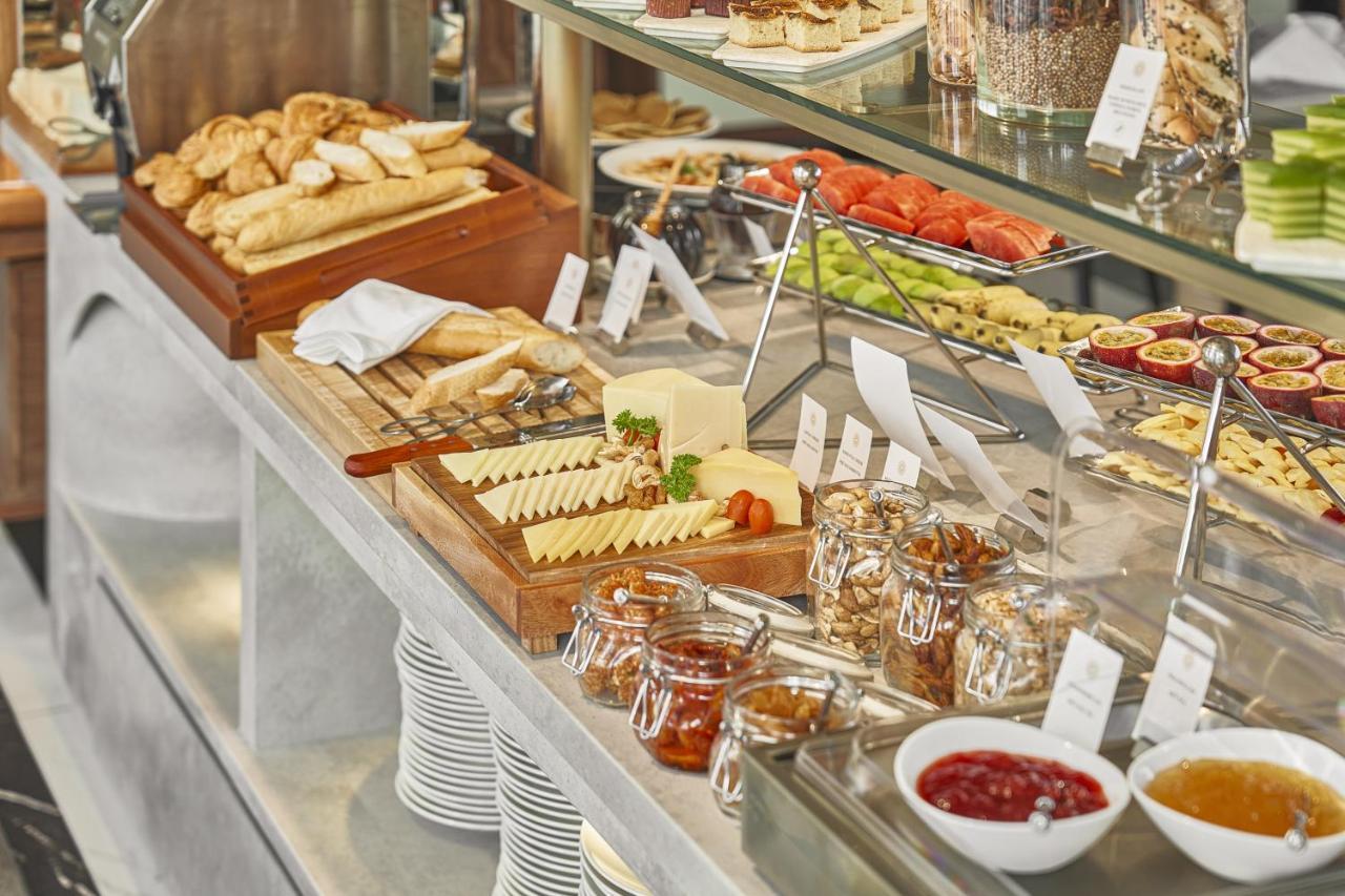 La Siesta Premium Saigon Hotel Ho Chi Minh City Bagian luar foto A cheese platter