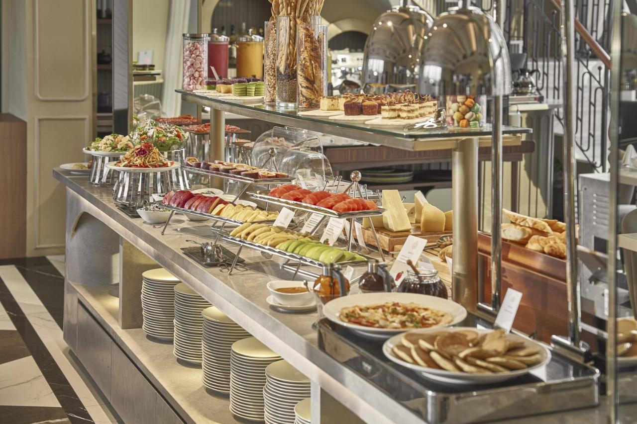 La Siesta Premium Saigon Hotel Ho Chi Minh City Bagian luar foto A buffet