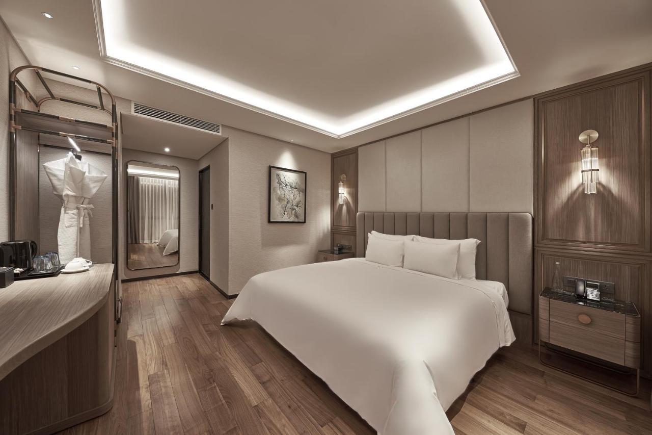 La Siesta Premium Saigon Hotel Ho Chi Minh City Bagian luar foto Deluxe Room